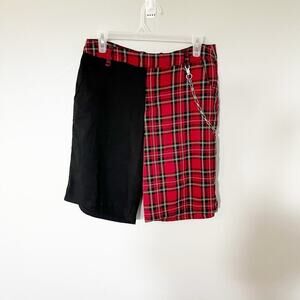 Hot topic‎ plaid black chain shorts size large